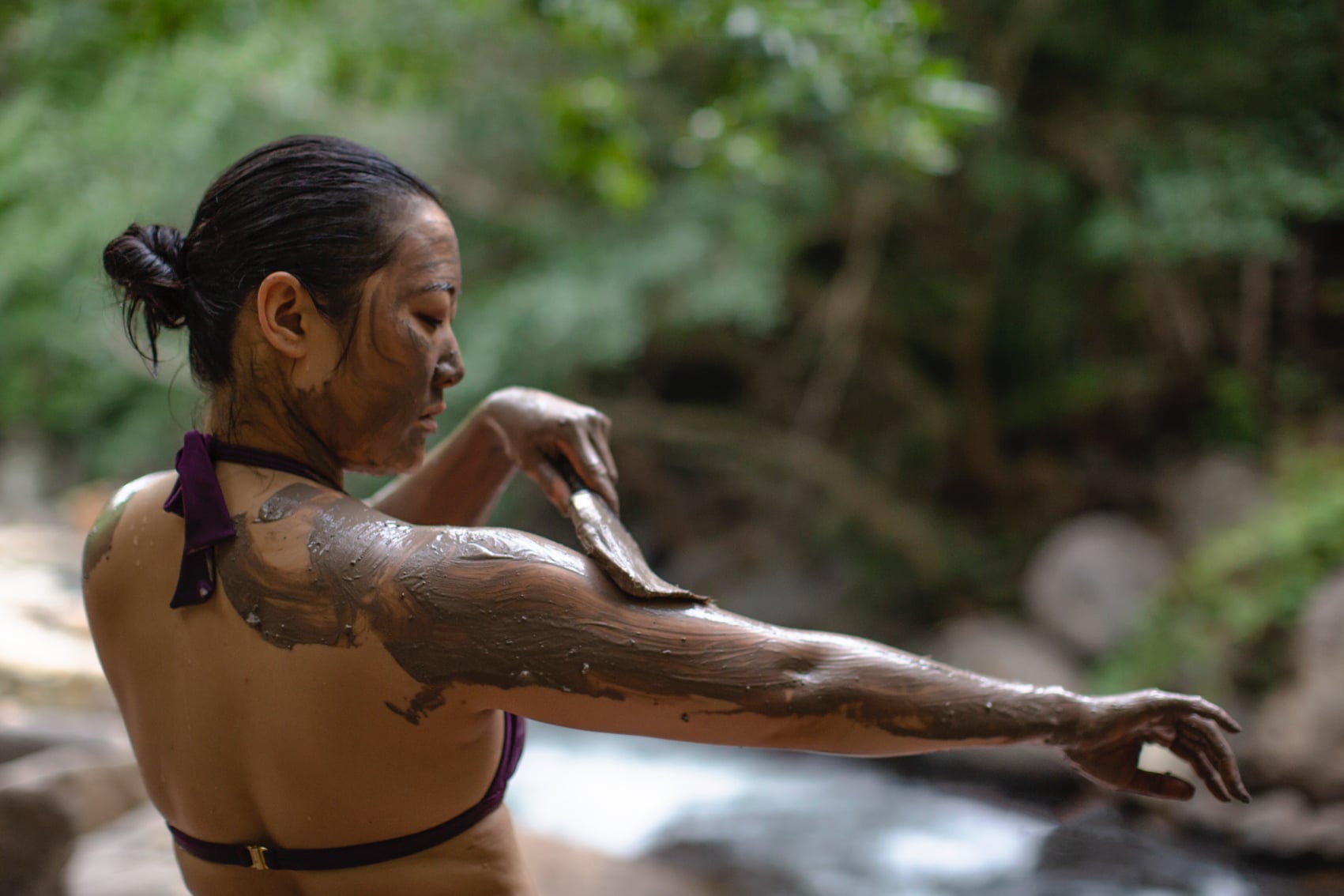 jungle mudbath a travellers slathers on healing mud in costa rica