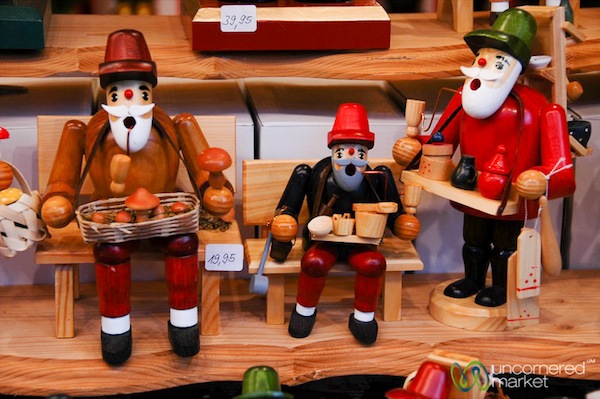 <p><em>Räuchermänner</em> of all professions lined up and ready to smoke.</p> Smoking men Räuchermänner of all professions lined up and ready to smoke.